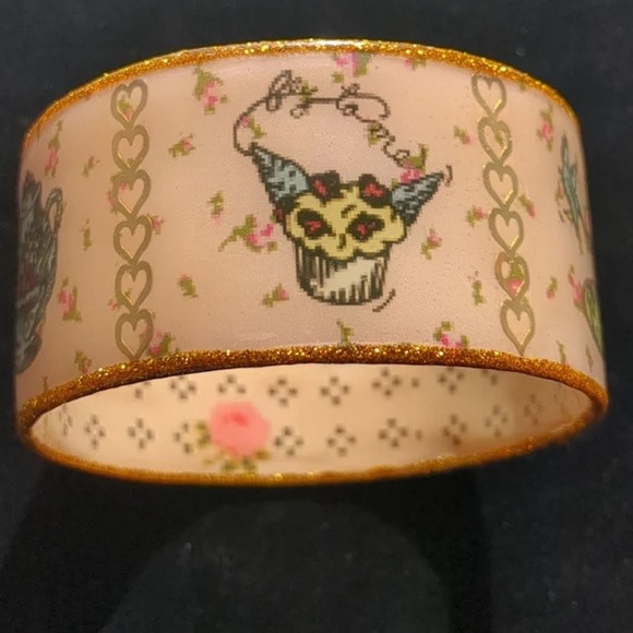 RARE BETSEY JOHNSON TEA PARTY CUFF BANGLE BRACELET REPOSHING ITEM - Picture 4 of 8